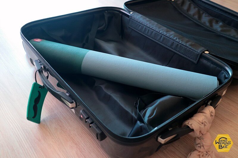 スーツケースには丸めて斜めに入れれば収納可能