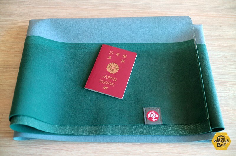 パスポートと比較した折りたたみサイズ