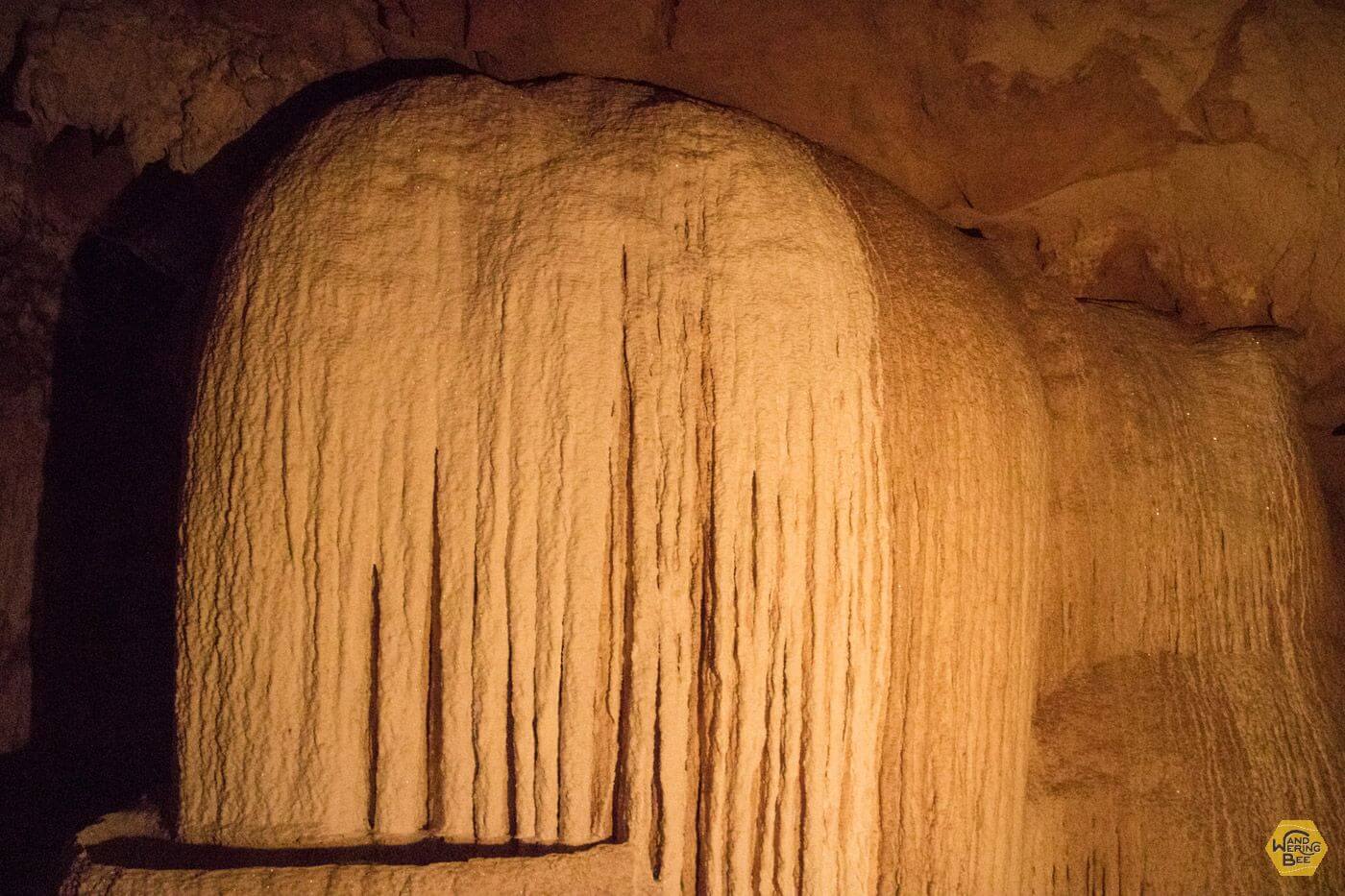 ナムロート洞窟内部に見られる数々の鍾乳石